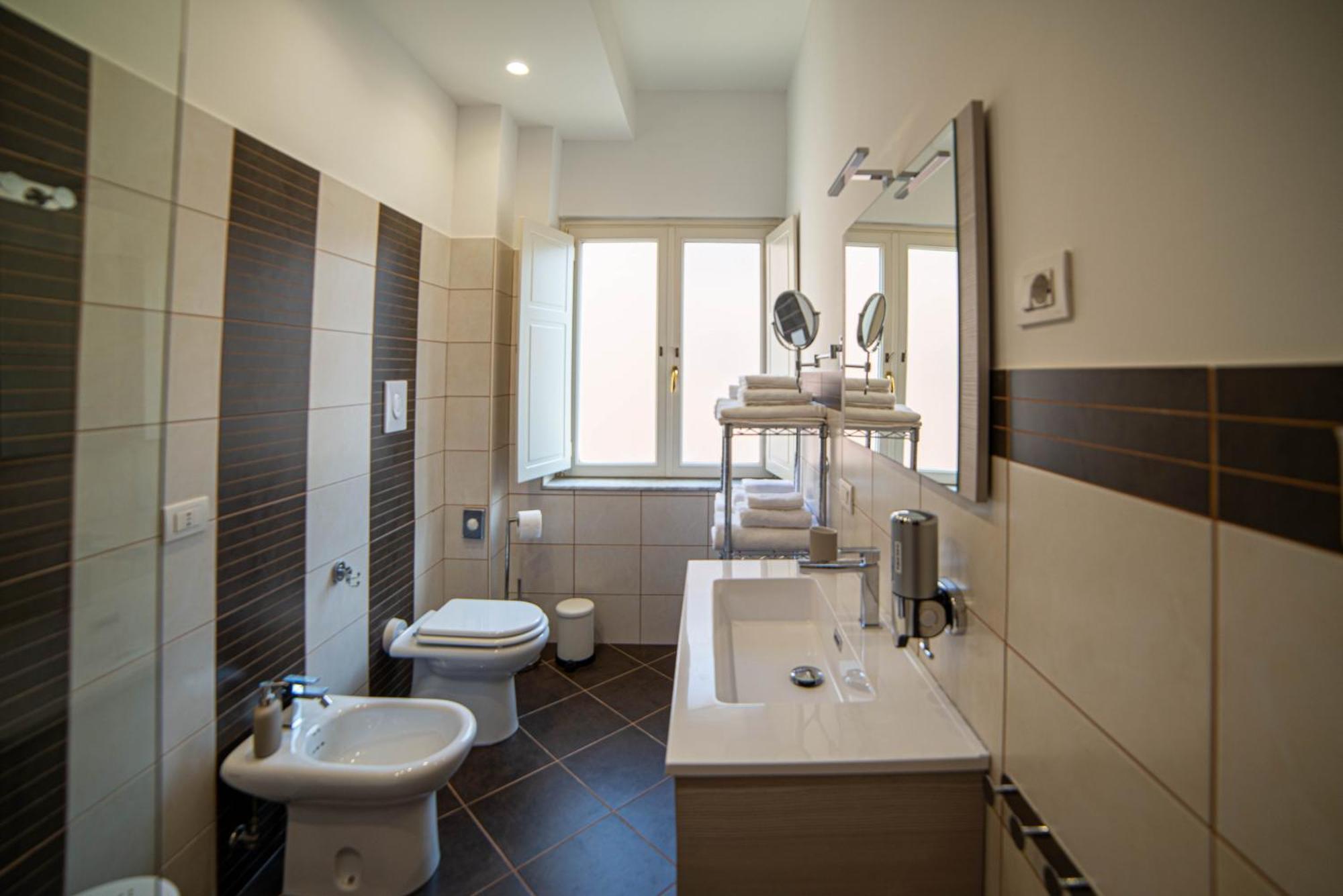 Apartmán A Casa Di Pako Salerno Exteriér fotografie